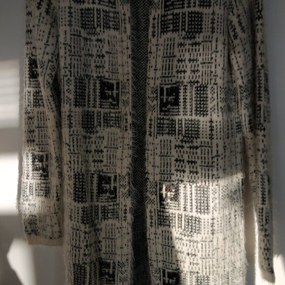 Soft black and white sweater jacket size M - Picture 1 of 3